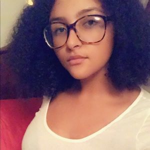 Meet your Posher, Maya